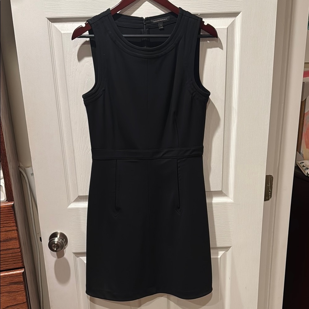 Banana Republic Black Sheath Mini Dress Crew Neck Sleeveless Size 8